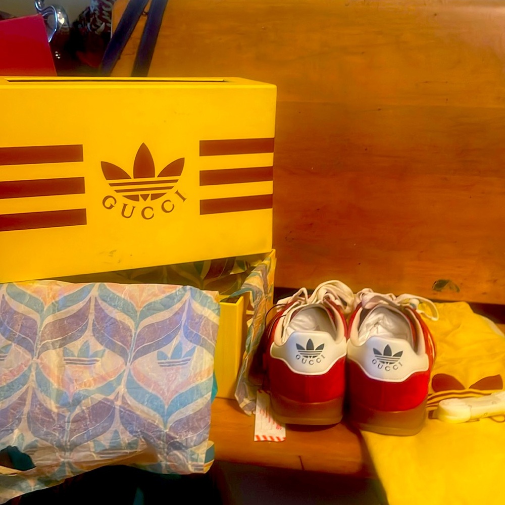 Red Velvet Gucci x Adidas Collab: Gazelle Sneaker
( Brand New) Never Worn